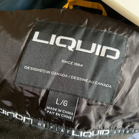 Liquid Ski/ Snowboard/ Snow Jacket, Insulated, Detachable Hood, Size Large - Picture 9 of 9